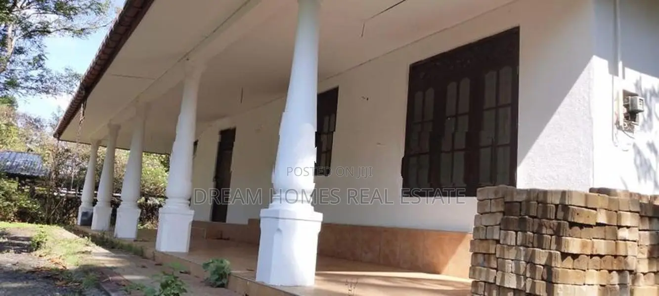 Next to Kandy RD, House with 43 Perch Wewaldeniya