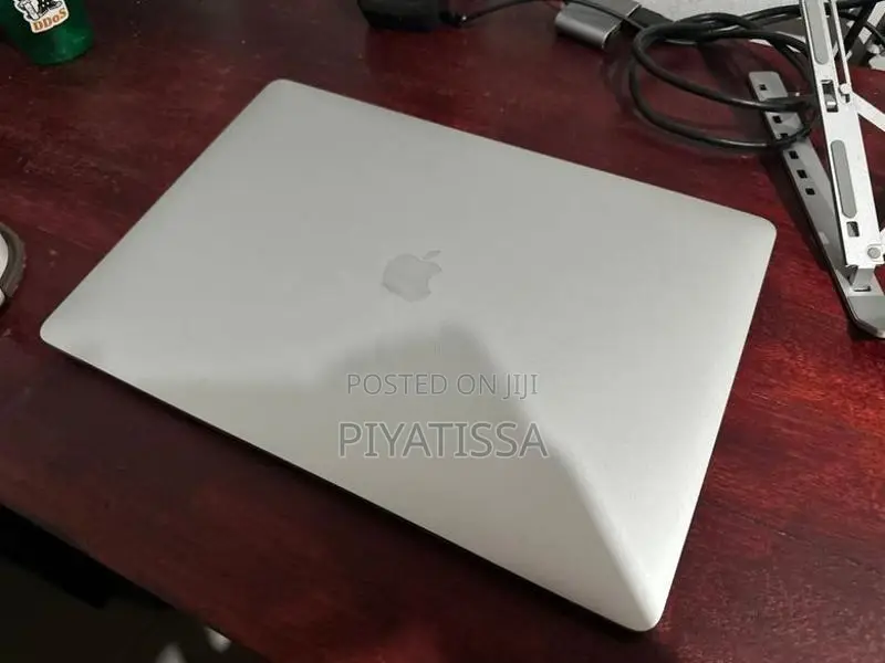 Apple MacBook Pro 15-Inch (2017) with 512GB SSD