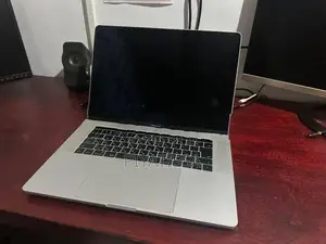 Apple MacBook Pro 15-Inch (2017) with 512GB SSD