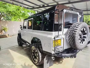 Land Rover Defender 2015