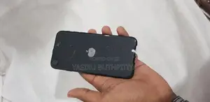 Apple iPhone SE 2 (Used)