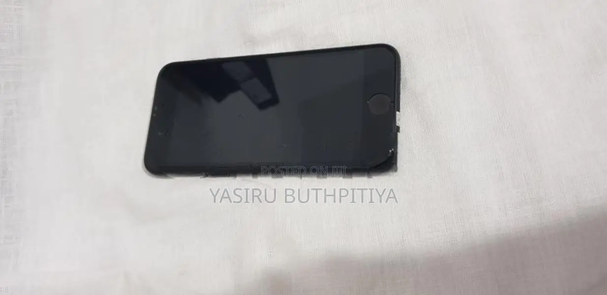 Apple iPhone SE 2 (Used)