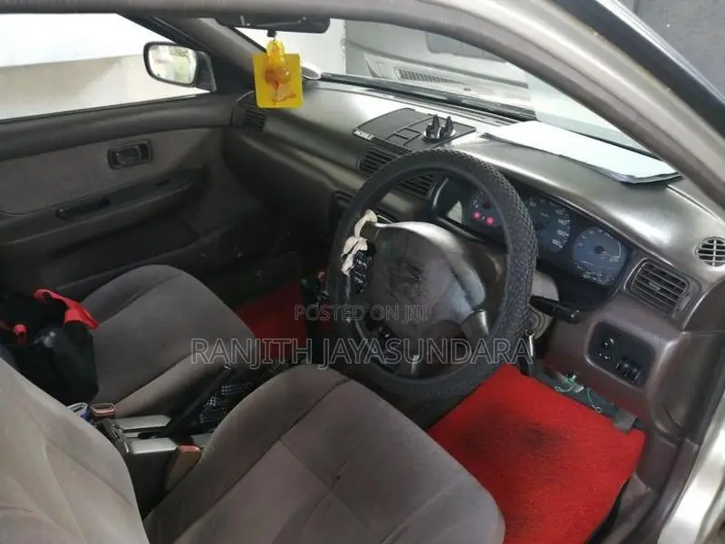 Nissan Sunny 1996