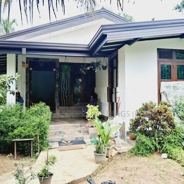 කුරුණෑගල කැප්පිට්ගල මාර්ගයේ මීගොල්ල හංදියට ආසන්න නිවසක් විකිණීමට