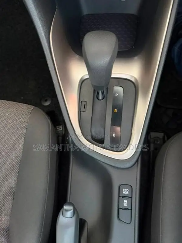 Toyota Yaris G LED 2024