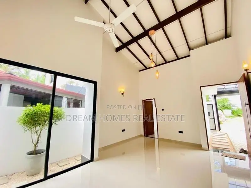 Single Storey House for Sale in Athurugiriya
