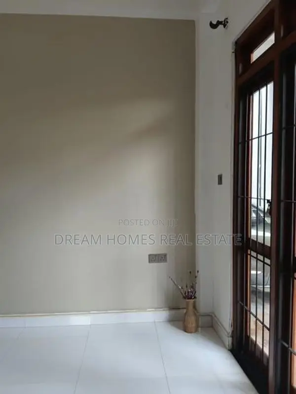 Modern 4-Bedroom House for Sale – Athurugiriya