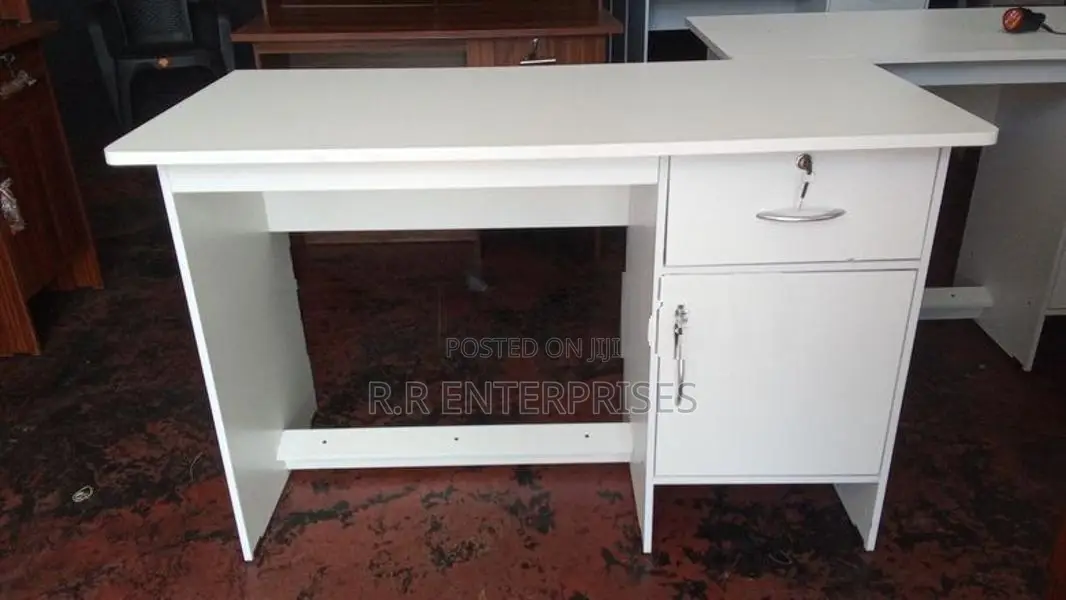 New 4*2 Ft Melamine Office Table