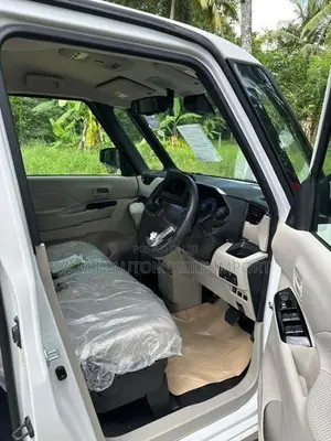 Mitsubishi eK Space Hybrid 2025
