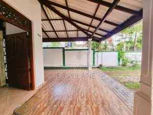 මිනුවන්ගොඩ යාගොඩමුල්ලෙන් අඩක් නිමකළ දෙමහල් නිවසක්