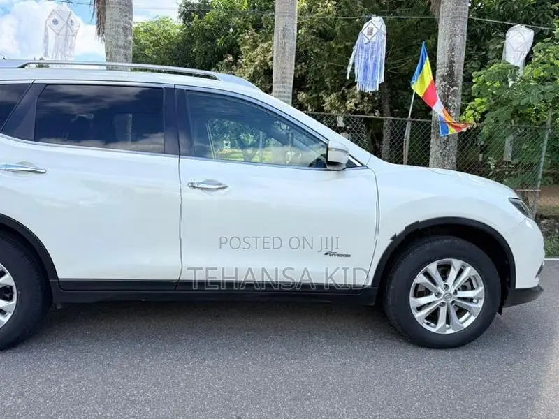 Nissan X-Trail Hybrid 2015