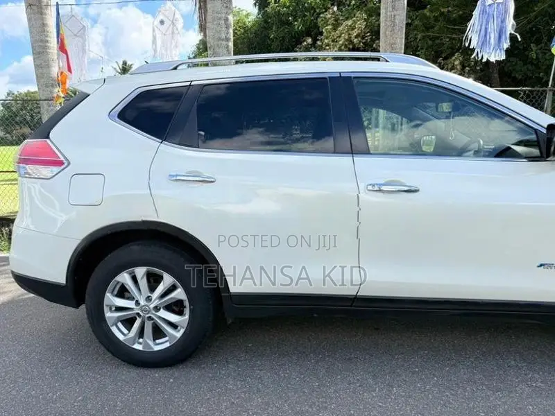 Nissan X-Trail Hybrid 2015