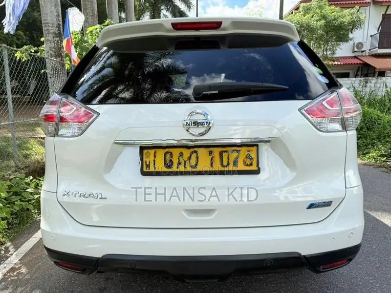 Nissan X-Trail Hybrid 2015