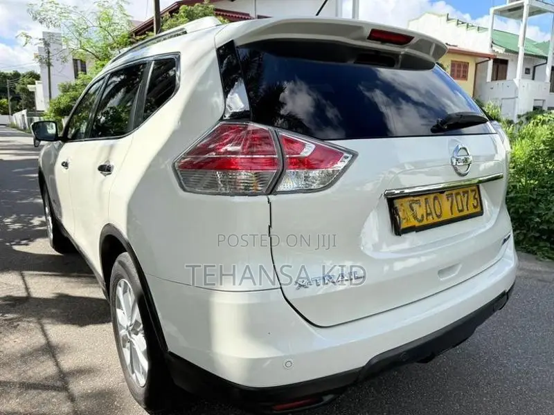 Nissan X-Trail Hybrid 2015