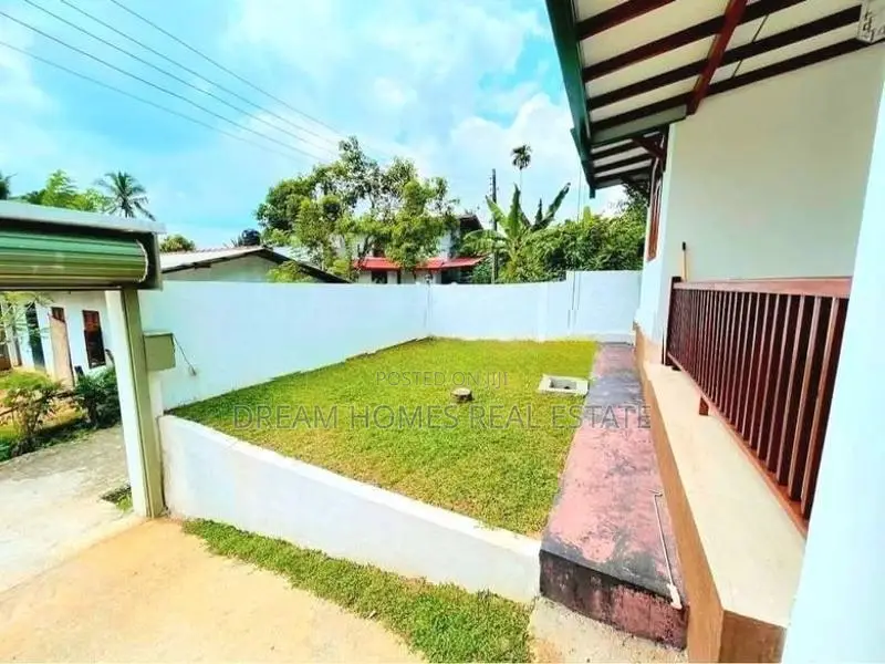 Modern 3 Bedroom House for Sale in Arawwala Road