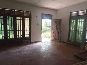 House with 33 Perches Land for Sale – Kalagedihena