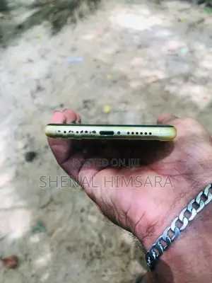 Apple iPhone 11 (Used)