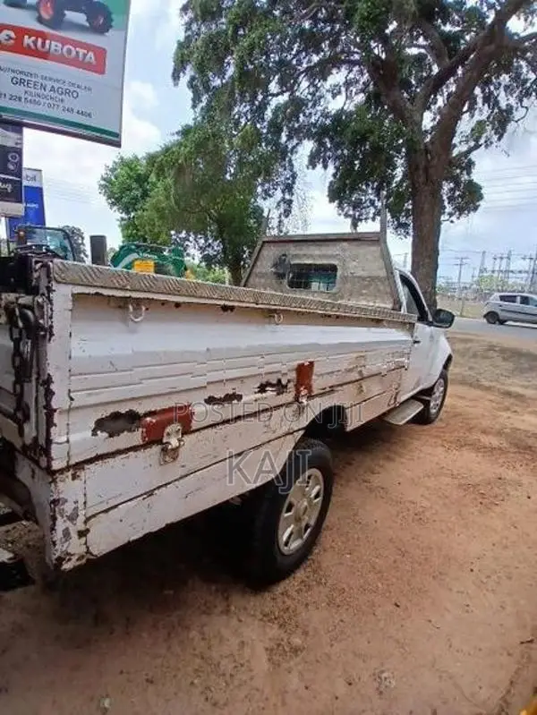 Tata Xenon 2016