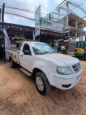 Tata Xenon 2016