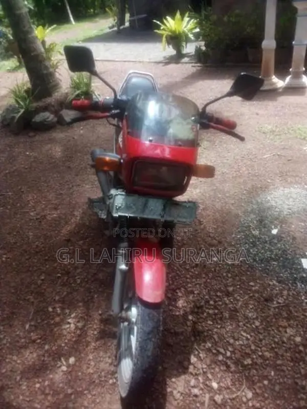 Suzuki GS 125 2004