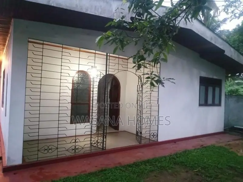 2 Houses for sale Boralasgamuwa