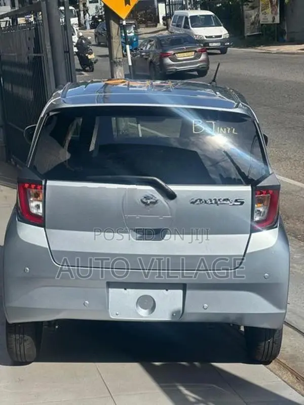 Daihatsu Mira 2025