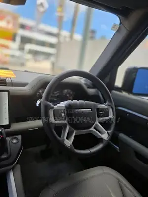 Land Rover Defender 2025