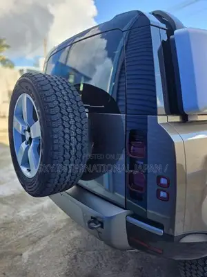 Land Rover Defender 2025