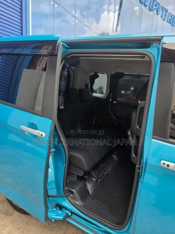 Toyota Roomy 2024