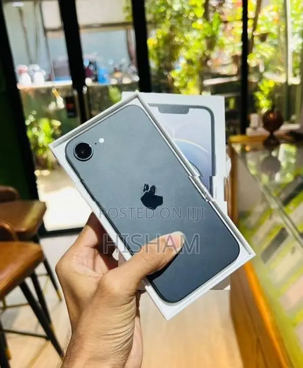 Apple iPhone 16e 128GB (Used)