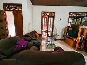 ගම්පහ නගර මධ්‍යයෙන් පදිංචියට සුපිරි නිවසක්