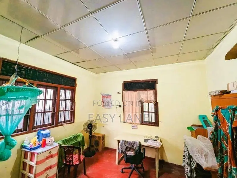 ගම්පහ නගර මධ්‍යයෙන් පදිංචියට සුපිරි නිවසක්