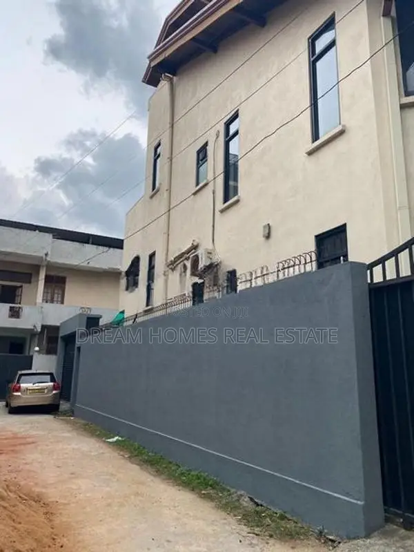 Two-Storey House for Sale – Boralesgamuwa (700m to 120 Bus Route)