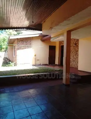 🌿 14 Perches Land for Sale with Large Two-Storey House – Mount Lavinia