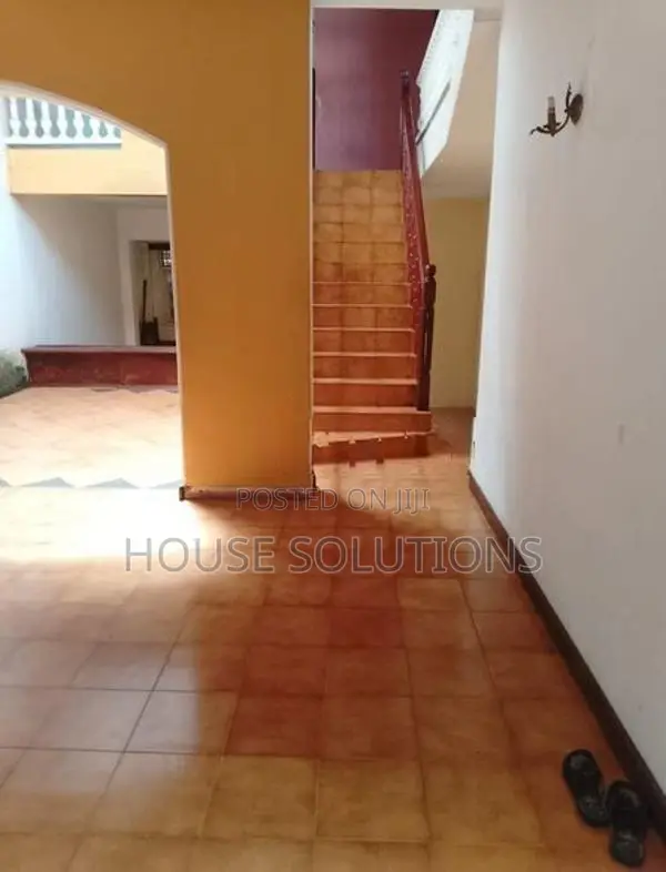 🌿 14 Perches Land for Sale with Large Two-Storey House – Mount Lavinia