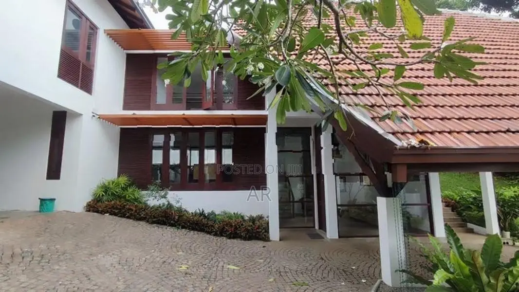 Luxury House For Sale in Battaramulla