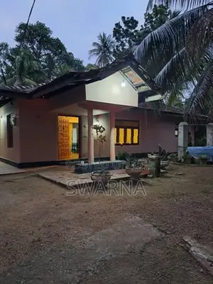 Land for Sale with House Near Medical College Kuliyapitiya
