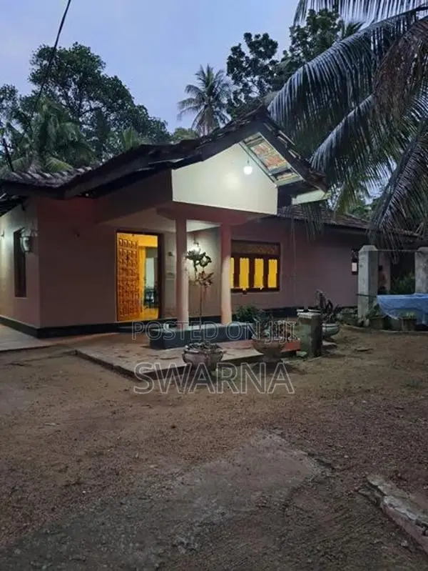 Land for Sale with House Near Medical College Kuliyapitiya