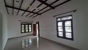 Luxurious 3 Story Building Kandy Mulgampola