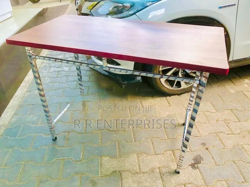 New 4*2 Ft Formica Table
