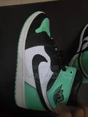 Jordan 1 High OG Green Glow Shoe