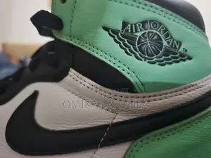 Jordan 1 High OG Green Glow Shoe
