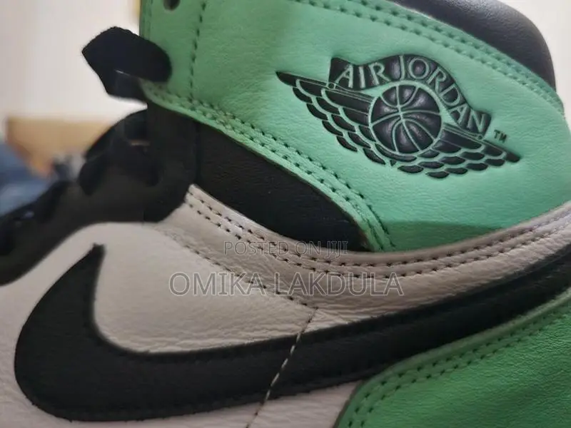 Jordan 1 High OG Green Glow Shoe