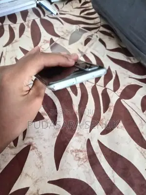 Samsung Galaxy S20 (Used)