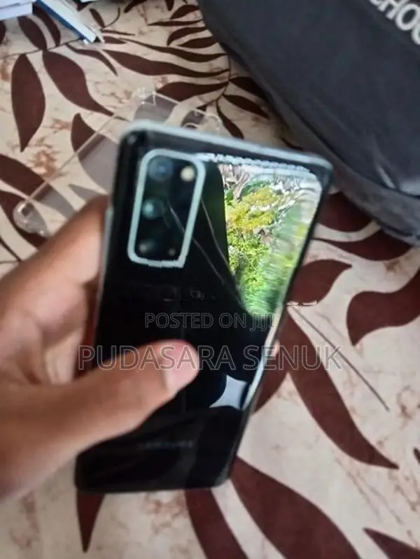 Samsung Galaxy S20 (Used)