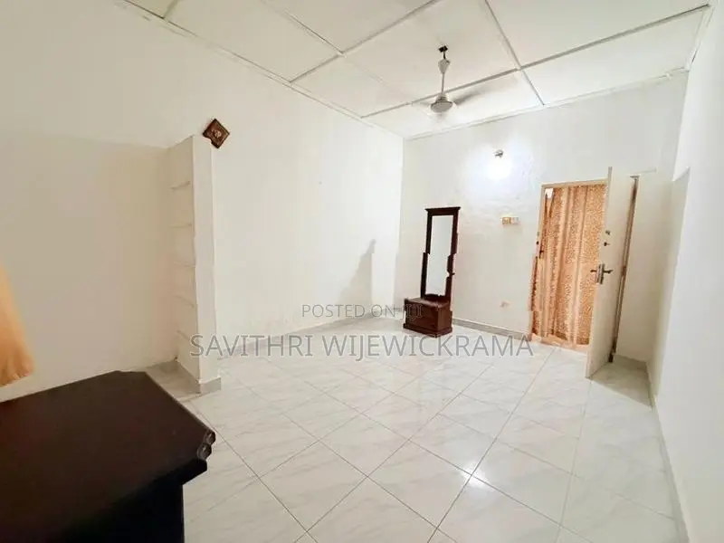 Upstairs House for Rent – Attidiya