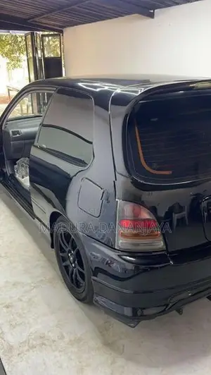 Toyota Starlet Glanza V 1997
