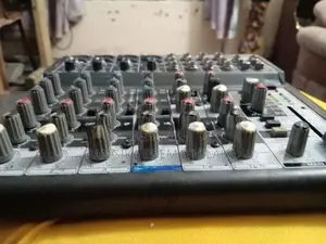 Sound Mixer (Behringer 1202FX)