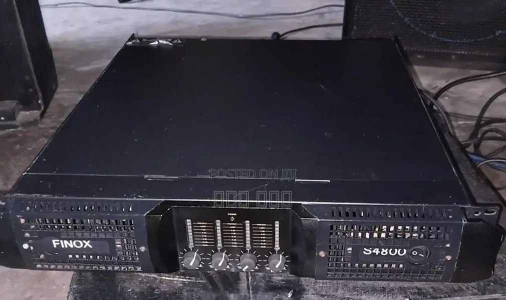 Finox Model S4800 Professional Power Amplifier