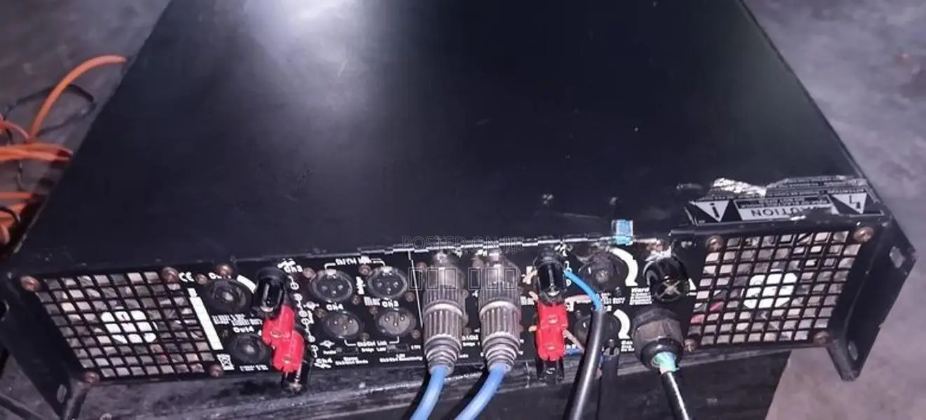 Finox Model S4800 Professional Power Amplifier